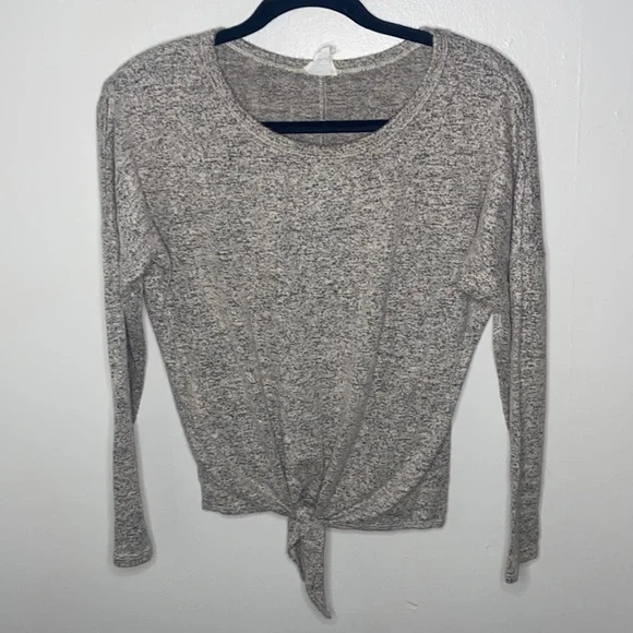 🪿Cute cream lightweight long sleeved top! - Picture 2 of 8